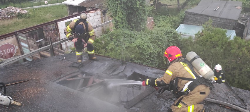 Strażacy gasili pożar w budynku jednorodzinnym przy ul. Nad...