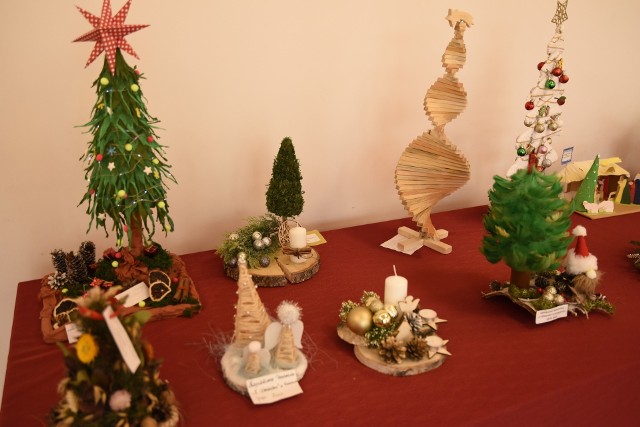 Rozstrzygnięto konkurs na stroiki bożonarodzeniowe w Sędziszowie. Zobaczcie na kolejnych slajdach jak piękne ozdoby przygotowano >>>
