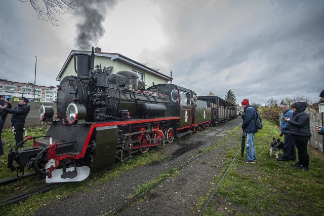 Zabytkowa lokomotywa jest atrakcją służącą mieszkańcom regionu koszalińskiego oraz turystom.