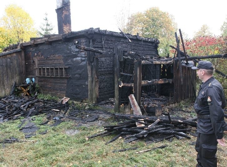 Spalony drewniany dom w Makoszynie nie nadaje się do...
