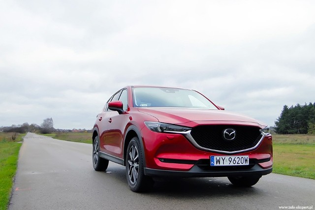 Mazda CX-5Mazda CX-5 to jedna z najciekawszych propozycji w segmencie SUV’ów – atrakcyjny design zewnętrzny, przestronna, funkcjonalna i dobrze wykończona przestrzeń pasażerska oraz świetne właściwości jezdne sprawiają, że jej popularność na rynku nieustannie rośnie. Fot. Dariusz Wołoszka / Info-Ekspert (http://www.info-ekspert.pl)