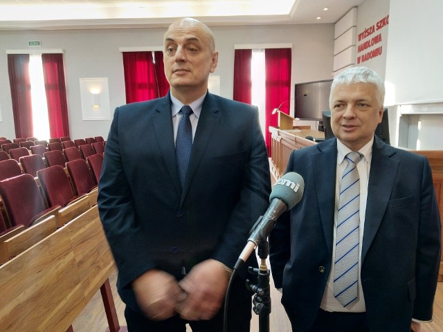 Krzysztof Górak, lider Mazowieckiej Wspólnoty Samorządowej (z lewej) oraz Robert Gwiazdowski.