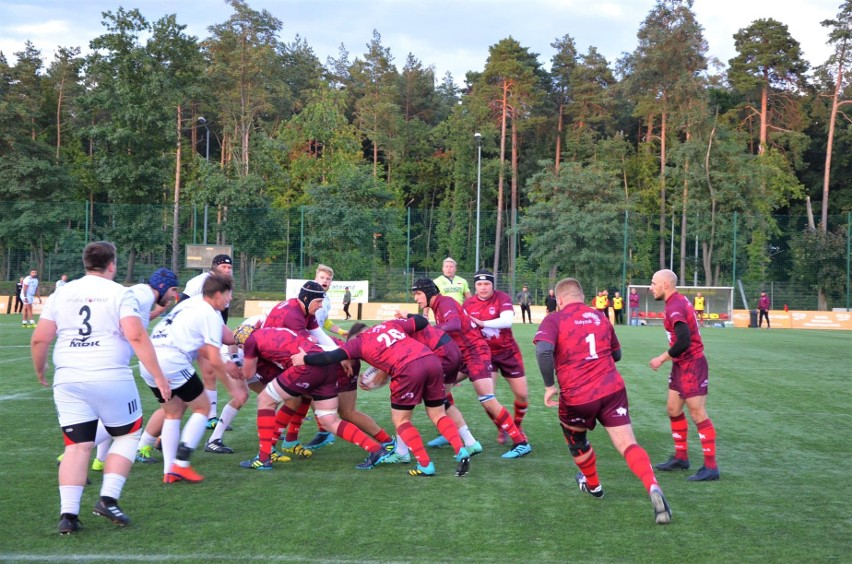 Białostoccy rugbyści (ciemniejsze stroje) efektownie...