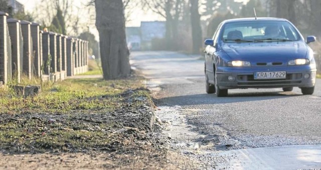 Ulica Glinik jest dla mieszkańców dzielnicy XVII bardzo niebezpieczna. Brakuje chodników i porządnego pobocza