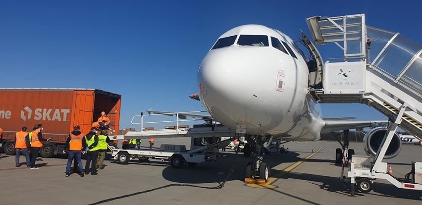 Lotnisko Lublin. Samoloty przywiozły z Chin 11 mln sztuk maseczek