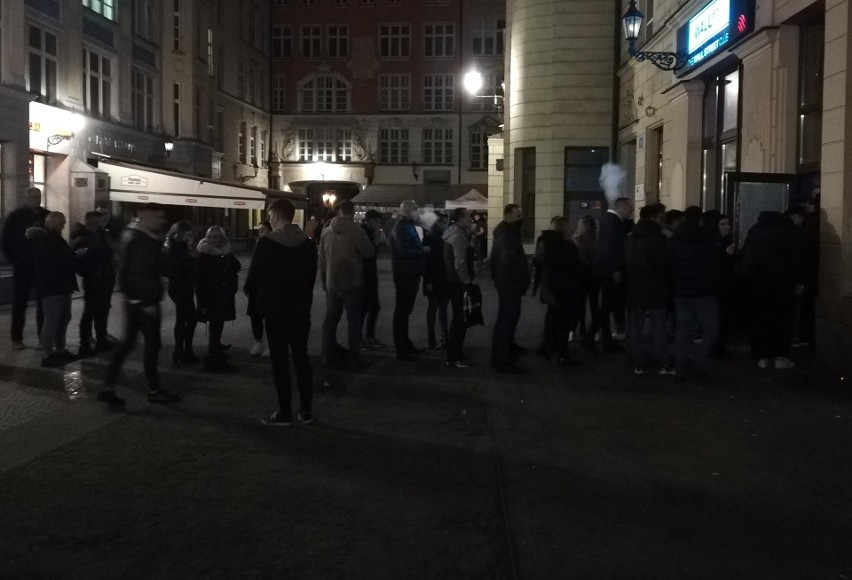 Tak imprezuje Wrocław! Dyskoteki czynne mimo pandemii. Co na to policja? [ZDJĘCIA]