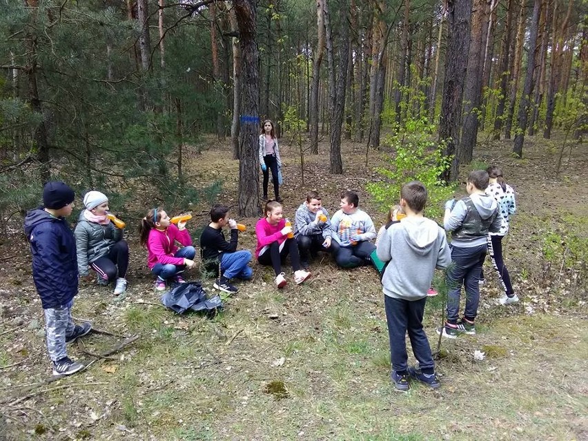 Uczniowie posprzątali sporą część gminy Gielniów.