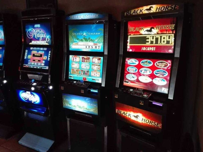 8 nielegalnych automatów do gier zabezpieczyli żnińscy...
