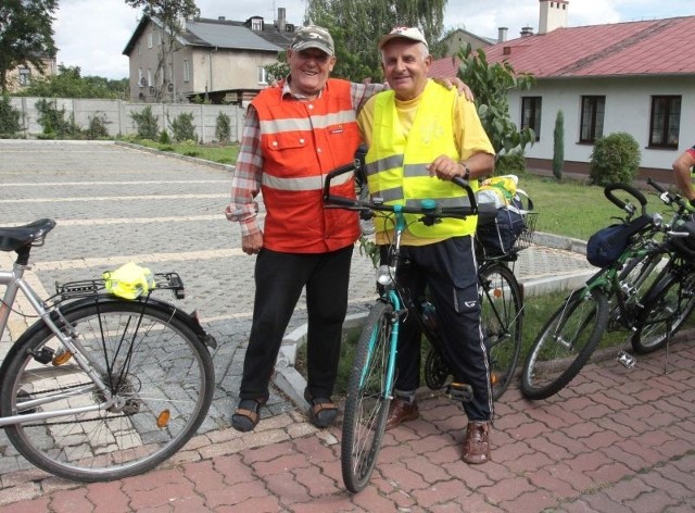 Władysław Brylant (od lewej) i Leszek Szafraniec przez ostatnie tygodnie jeździli na rowerach, by zdobyć formę na pielgrzymkę rowerową do Częstochowy.