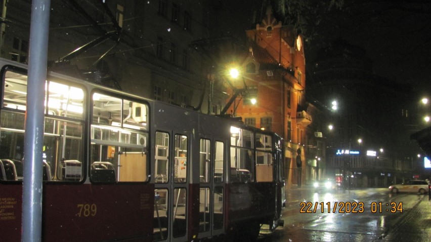 Tramwaj z Katowic wjechał na ulice Krakowa. I smaruje płynem trakcje