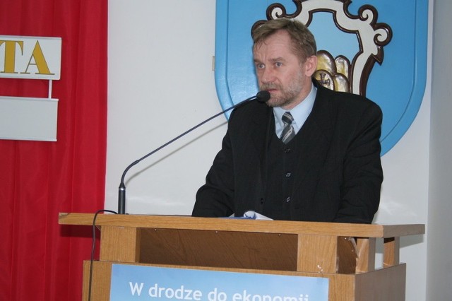 - Mamy prawo nie przyjąć ścieków lub zakręcić dopływ wody do mieszkań dłużników - mówi Jarosław Matuszewski