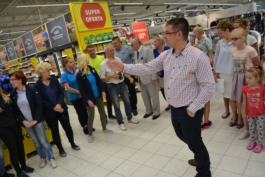 Tesco w Ostrołęce rozdało pieniądze. Zakończył się kolejny program grantowy [ZDJĘCIA]