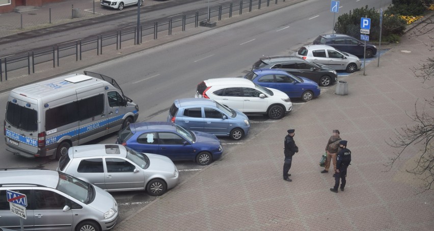 Policja w Stargardzie obserwuje, czy ludzie noszą maseczki. Nie kończy się na patrzeniu