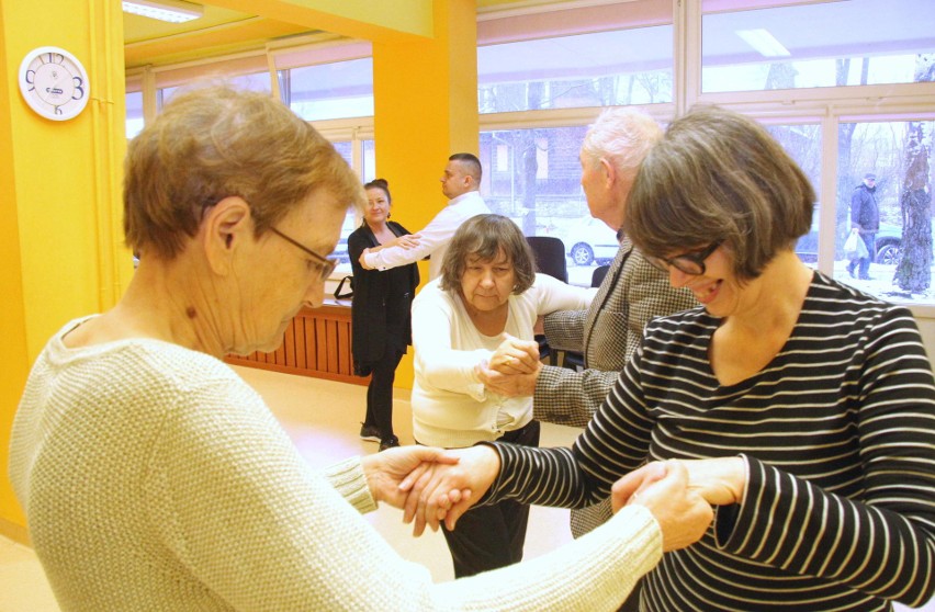 Nowatorska terapia w Kielcach. Chorzy na Parkinsona są leczeni tangiem argentyńskim