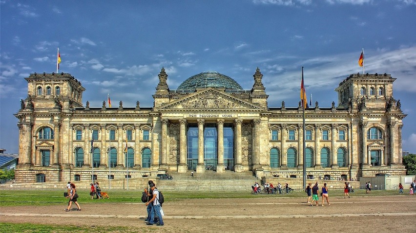 Reichstag w Berlinie, jeden z obowiązkowych punktów do...