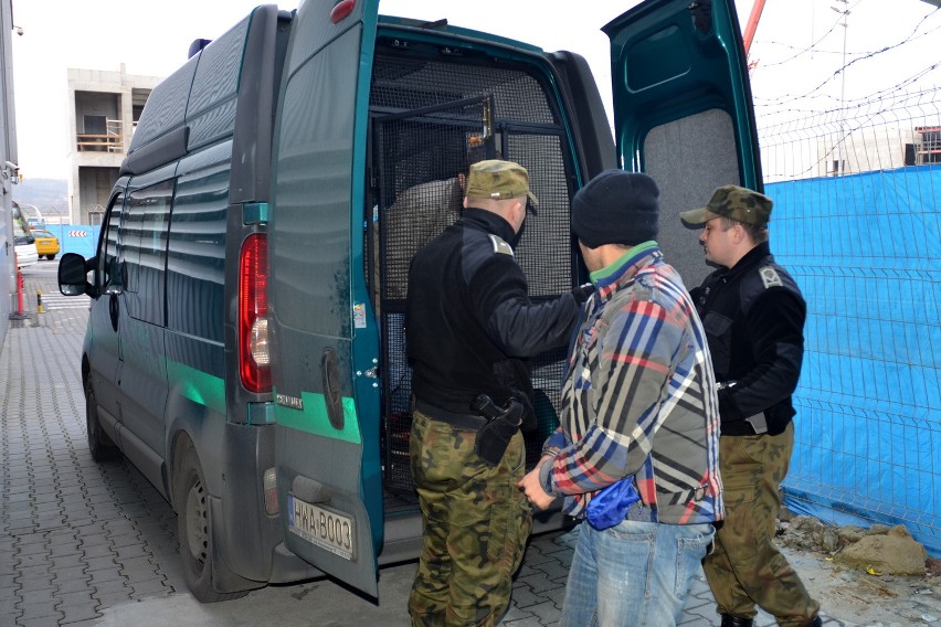 Katowice: Oskarżono członków grupy nielegalnie przewożącej imigrantów