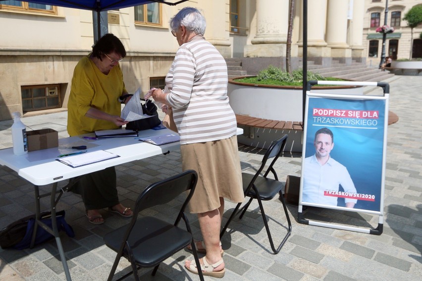 PO się chwali. Prawie 54 tysięcy podpisów pod kandydaturą Rafała Trzaskowskiego