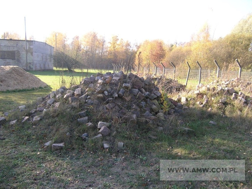 Kostka (z rozbiórki) - pakiet zwierający 2 poz. asort., w...