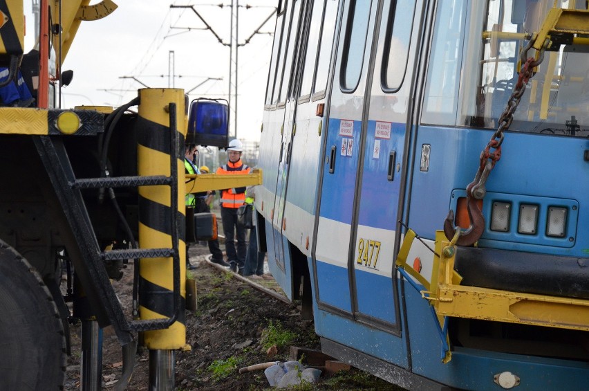 Leśnica bez tramwajów. Torowisko na Kosmonautów było zamknięte [ZDJĘCIA]