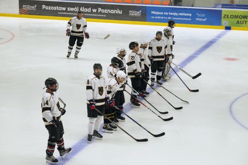 Mistrzostwa Polski amatorów w hokeju na lodzie! O medale na Chwiałce rywalizuje osiem drużyn i zawodnicy powyżej 35 roku życia