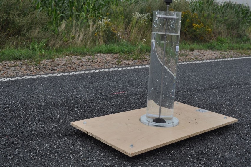 Politechnika Białostocka pracuje nad innowacyjną nawierzchnią drogową - poroelastyczną. Ma zapewniać lepszą przyczepność i zmniejszać hałas
