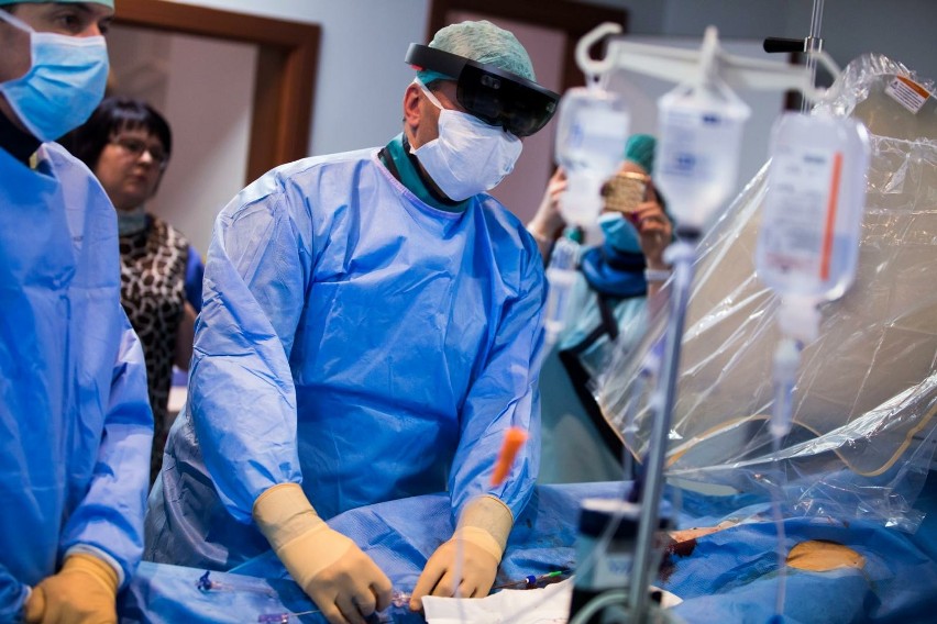 Specjaliści kardiolodzy z całego świata naprawiali serca w Nałęczowie