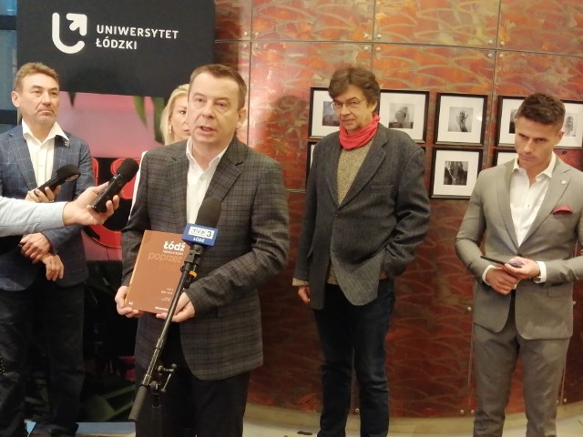 Książkę zaprezentował prof. Jarosław Kita z Uniwersytetu Łódzkiego - redaktor monografii (na pierwszym planie).