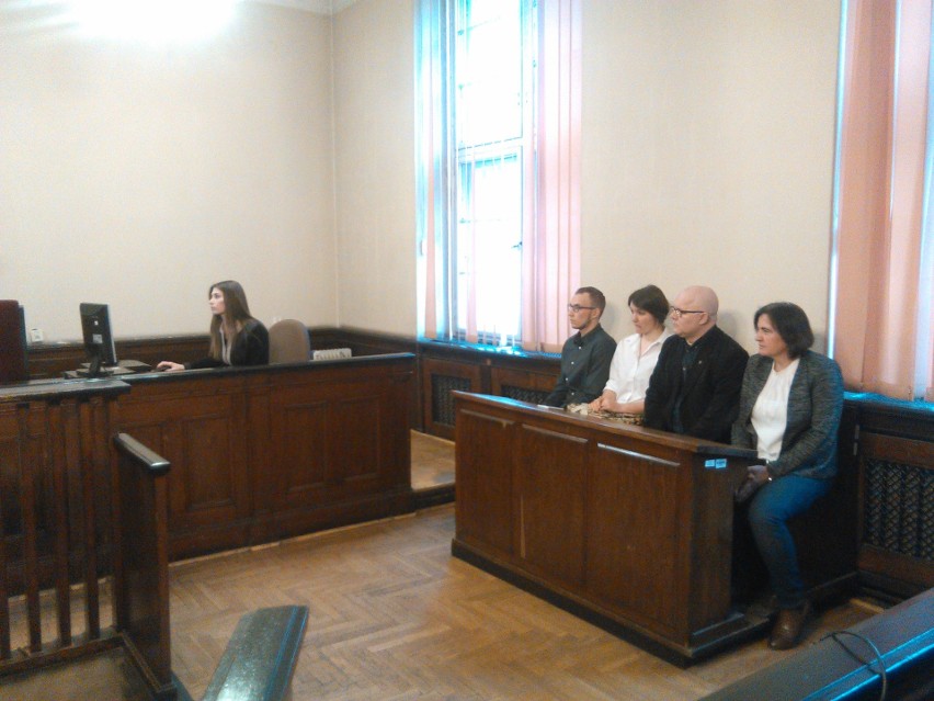 Sąd skazał, ale nie ukarał rodziny radnej Kołakowskiej za blokadę Marszu Równości [ZDJĘCIA, WIDEO]