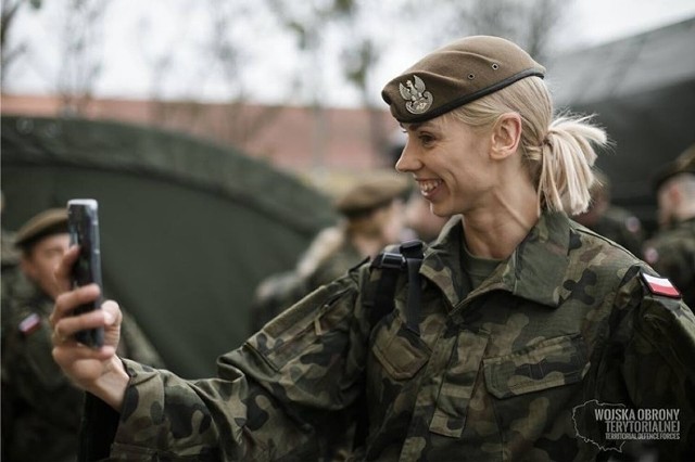 Jedna z najlepszych polskich lekkoatletek tu jeszcze jako żołnierz 8 Kujawsko-Pomorskiej Brygady Obrony Terytorialnej. Obecnie jest żołnierzem Centralnego Wojskowego Zespołu Sportowego.