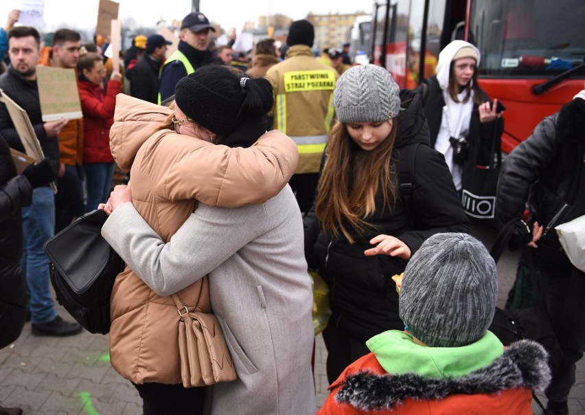 W Przemyślu powstało małe "miasteczko" przerzutowe dla uchodźców wojennych z Ukrainy [ZDJĘCIA]