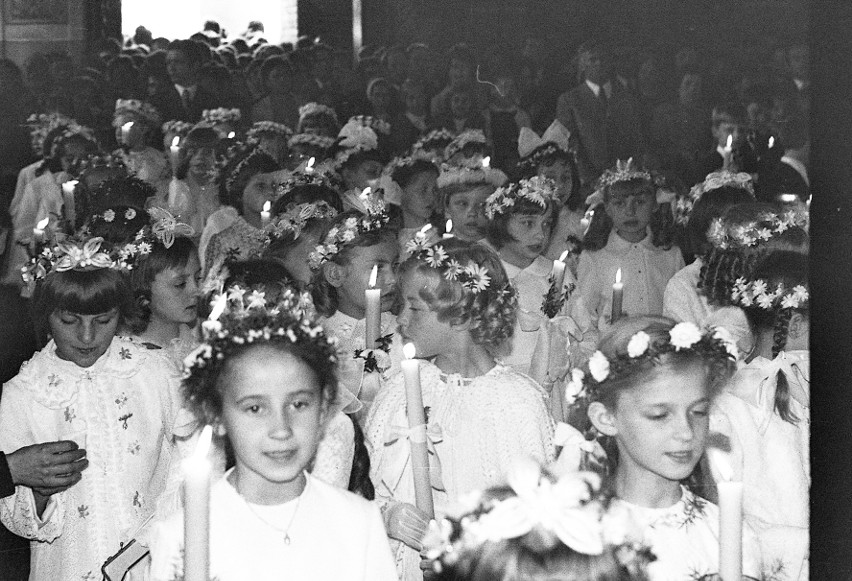 Sieradz w latach 60. Pierwsza Komunia Święta. Zobaczcie ówczesną modę komunijną FOTO
