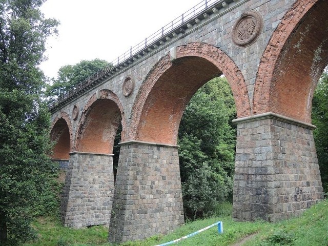 XIX-wieczny most nad rzeką Borują w Bytowie. Gmina przymierza się do jego renowacji.
