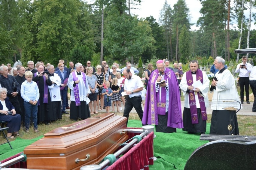 Pogrzeb ks. prałata Kazimierza Klawczyńskiego na cmentarzu w Lęborku. Zdjęcia