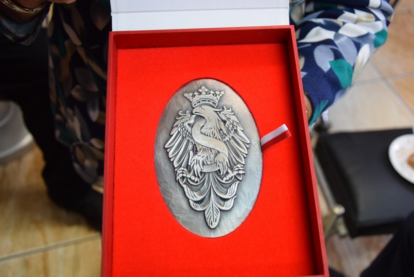 Wręczenie Medalu Senatu RP pani Wandzie Cerkowskiej z Ustki