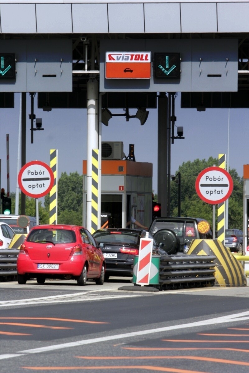 Elektroniczny pobór opłat na A4. Kierowcy rzucili się na ViaAuto, kolejki na stacjach (FILMY, FOTO)
