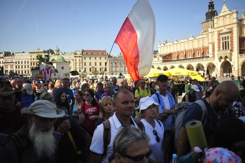 Krakowska pielgrzymka w czasach epidemii. Na Jasną Górę będzie można też wędrować online