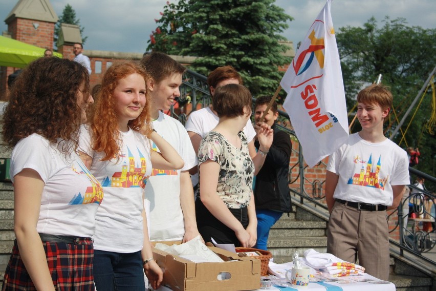 Festyn promujący ŚDM zorganizowano przed rybnicką bazyliką