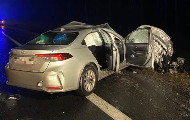 W poniedziałek, 19 grudnia, na trasie S10 pod Toruniem, około godz. 22:15 zderzyły się dwa auta. Zginęła jedna osoba.