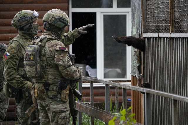 Rosyjscy żołnierze na terenie Ukrainy. Zdjęcie ilustracyjne