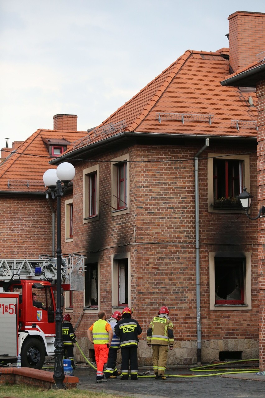 Wybuch gazu w Rudzie Śląskiej. Mieszkańcy kamienicy przy Wolności nie mogą wrócić do domu. Czekają na lokale zastępcze. ZDJĘCIA