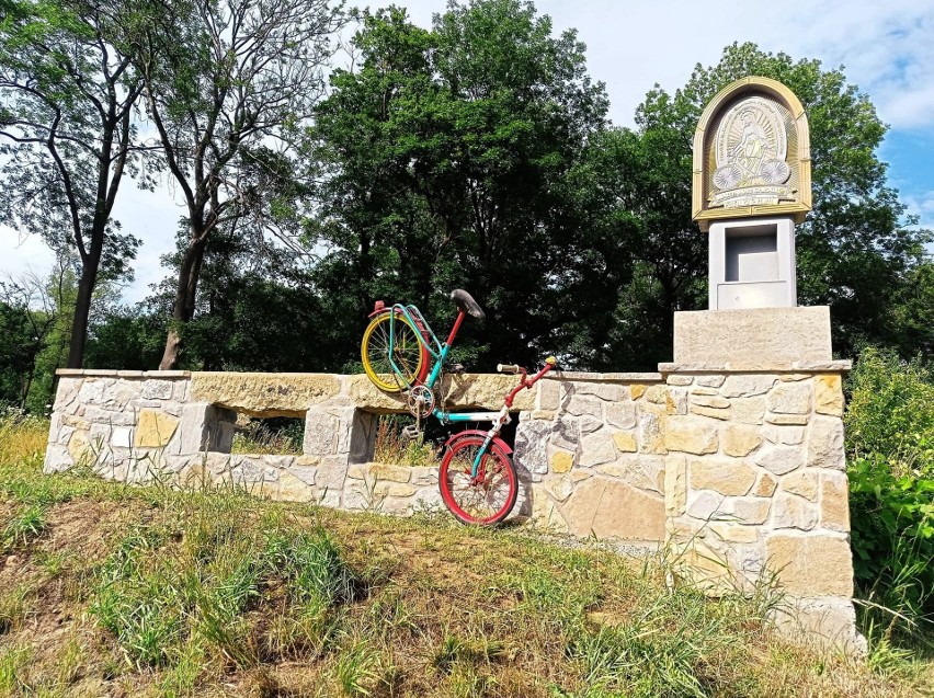 Na Podkarpaciu powstała wyjątkowa, druga w Polsce kapliczka Madonny del Ghisallo, patronki cyklistów [ZDJĘCIA]