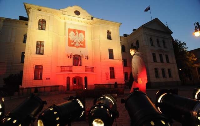 Podświetlenie ratusza na prośbę prezydenta Komorowskiego