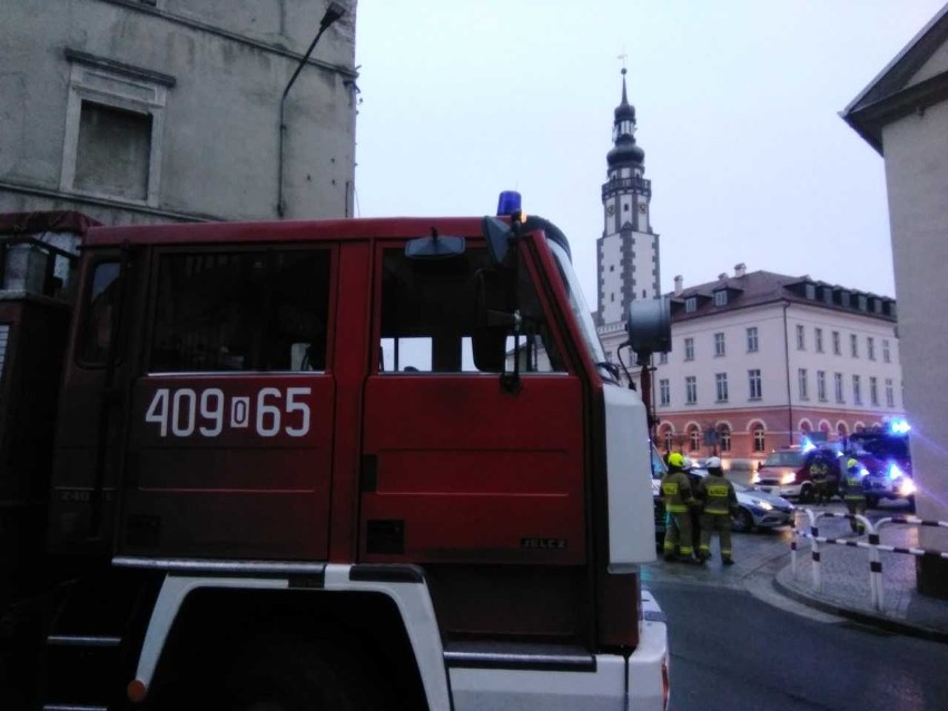 Policjanci patrolujący miasto zauważyli dziwnie poruszający...