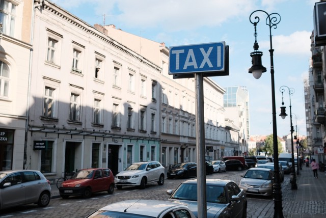 Według zapowiedzi przedstawicieli branży taksówkarskiej, w noc sylwestrową nie będzie problemu z zamówieniem taksówki.