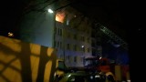 Groźny pożar w Sosnowcu ZDJĘCIA W nocy spaliło się mieszkanie na Staropogońskiej 22 osoby ewakuowane