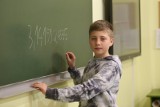 Gabriel Salamon, uczeń czwartej klasy szkoły podstawowej w Katowicach, pobił rekord w zapamiętaniu ilości cyfr po przecinku liczby pi