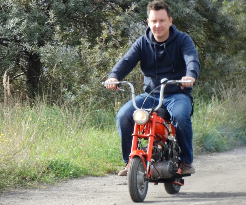 - Tę motorynkę przygotowałem dla syna… Piotr Włostowski na...
