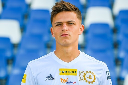 Prawy obrońca: Szymon Stasik (21 lat, młodzieżowiec)...