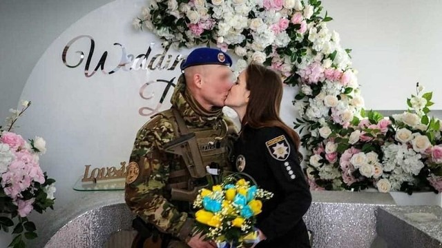 Od początku trwania wojny w całej Ukrainie zawarto już ponad 15 tys. małżeństw. Tyle samo urodziło się też dzieci.