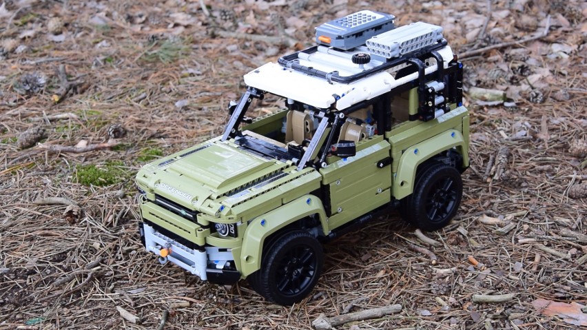 Land Rover Defender od LEGO Technic. Gratka dla fanów motoryzacji i nie tylko. 2573 elementy, kilka godzin składania, całe mnóstwo frajdy